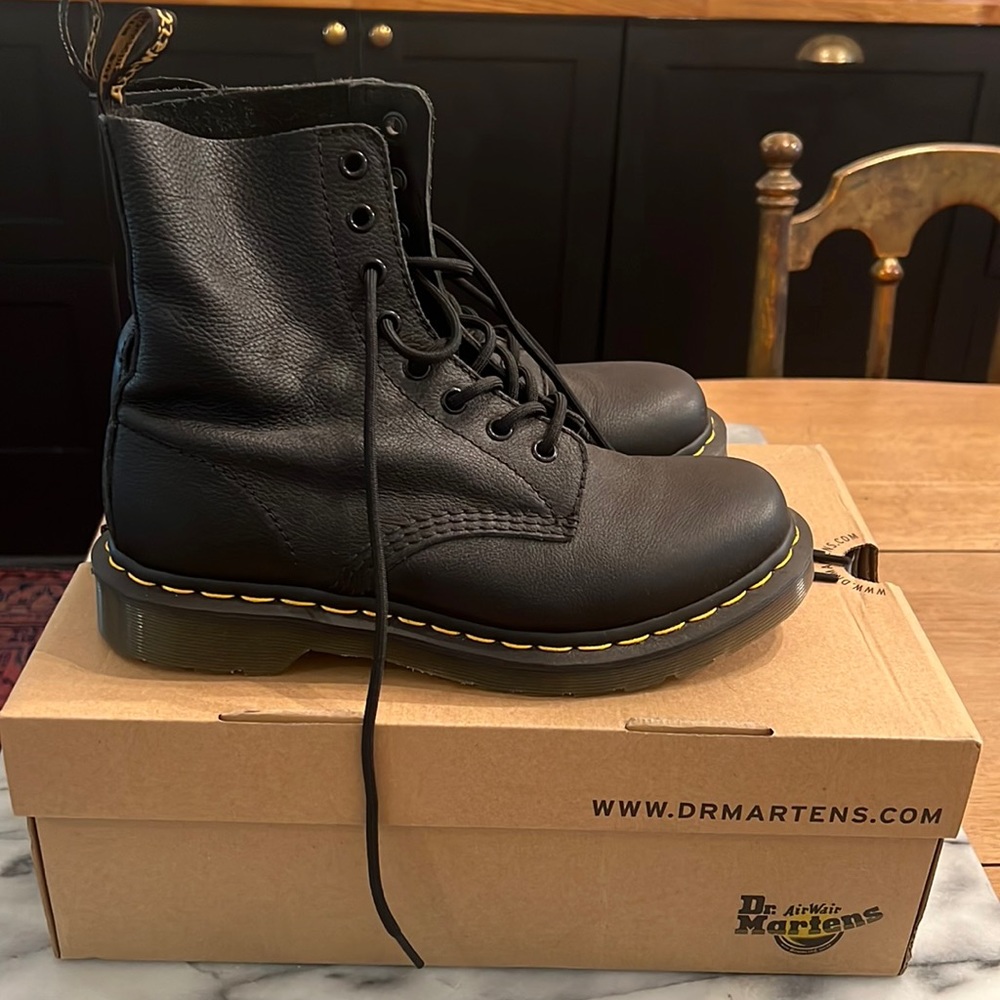 Dr. Martens 1460 PASCAL LACE UP VIRGINIA LEATHER BOOTS- New in box